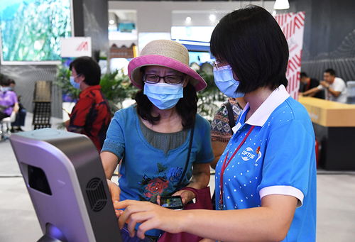 服貿(mào)會上的志愿者 信息咨詢的堅實后盾